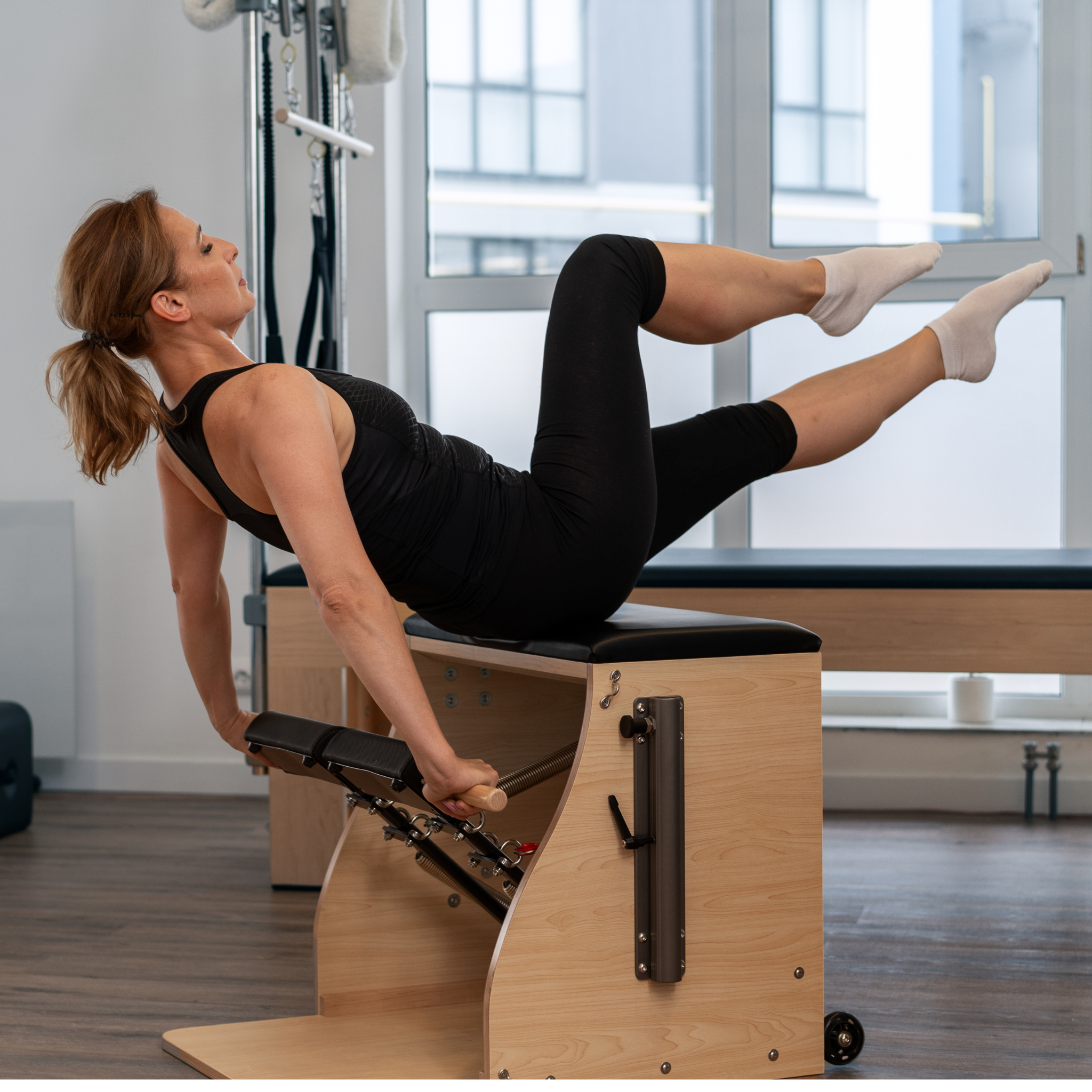 Chaise Wunda Pilates Bois – Résistance Réglable Image